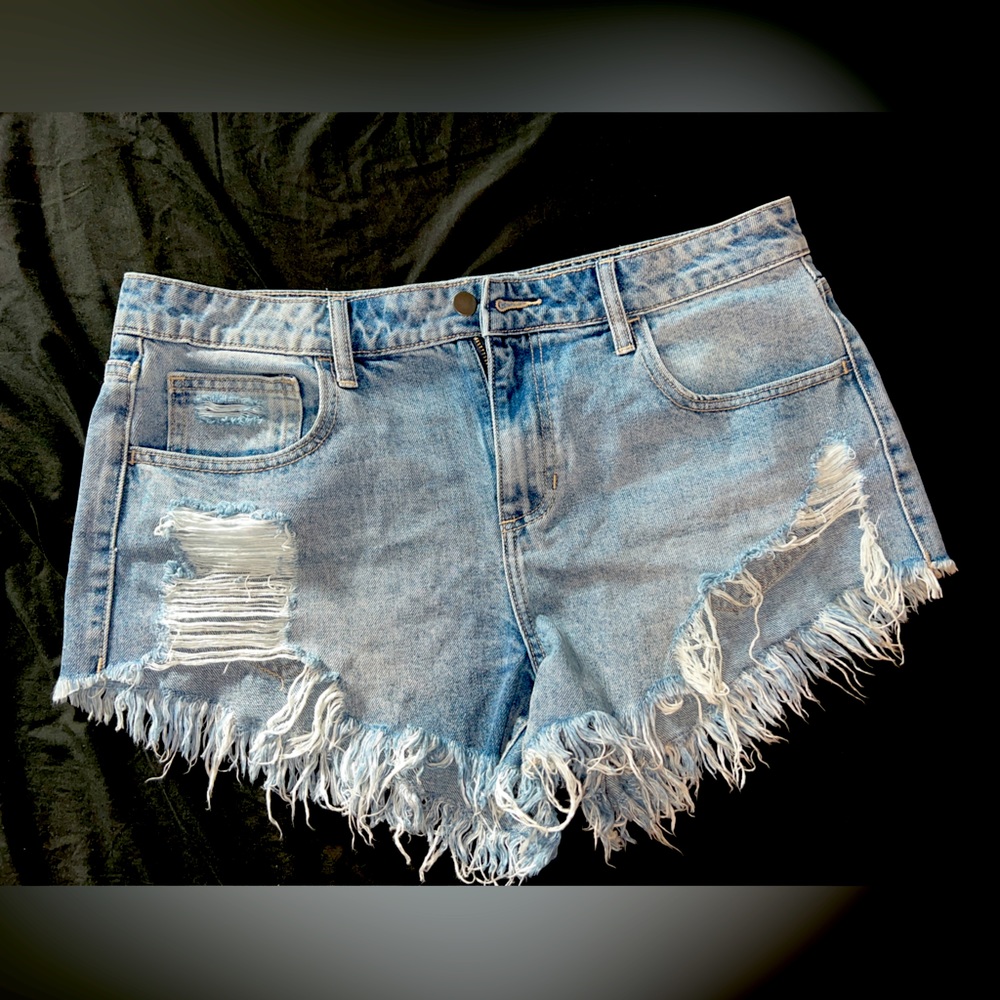 NWT fashion nova cut off shorts sz XL